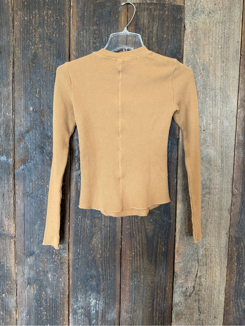 SKIMS Camel Ribbed Button-Front Long Sleeve Henley Top - Picture 4 of 7